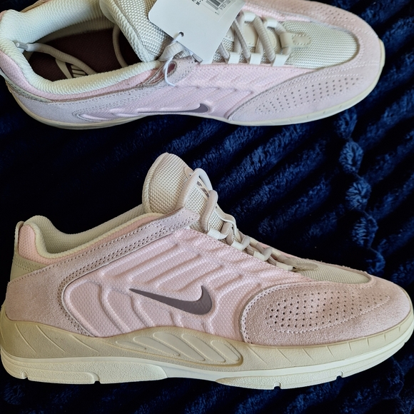 Nike Men's Light Pink and Cream VERTABRAE Sneakers (Can Fit Womens 11) - Picture 1 of 6